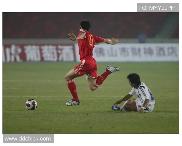 足球界最离奇的球星瞬间揭秘 这些奇怪画面令人捧腹不已 足球界最离奇的球星瞬间揭秘 这些奇怪画面令人捧腹不已