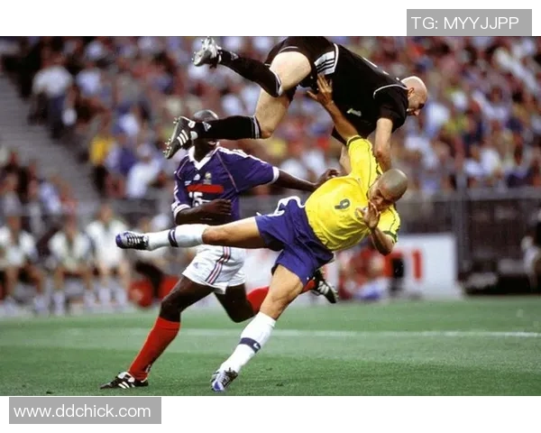 美国足球十大球星精彩图鉴揭示传奇人物风采与精彩瞬间